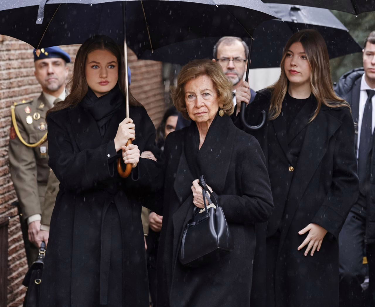Ayuso y Almeida asisten al oficio en memoria de la hermana de la Reina Sofía.
