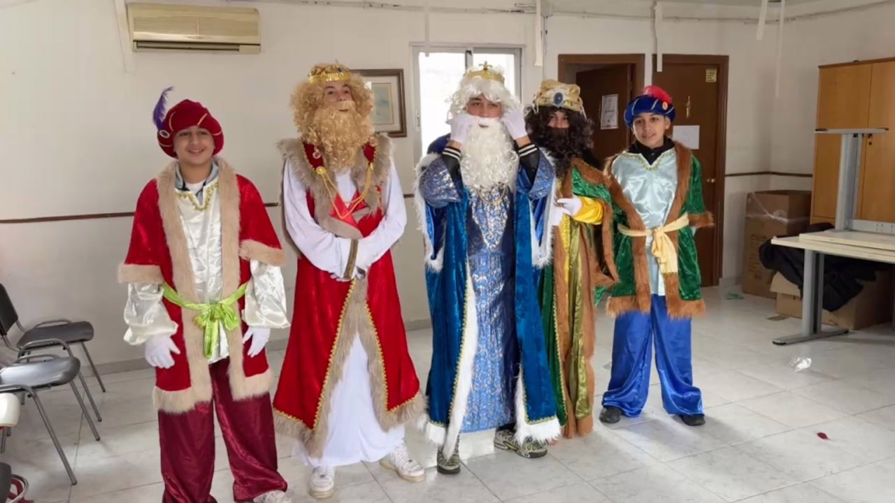 La Fundación Madrina realiza una entrega especial de juguetes en la Cañada Real.
