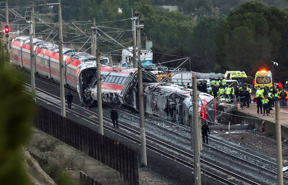 Actualización en vivo sobre el descarrilamiento de dos trenes en Adamuz, Córdoba: la cantidad de fallecidos asciende a 39 en el incidente ferroviario en España.