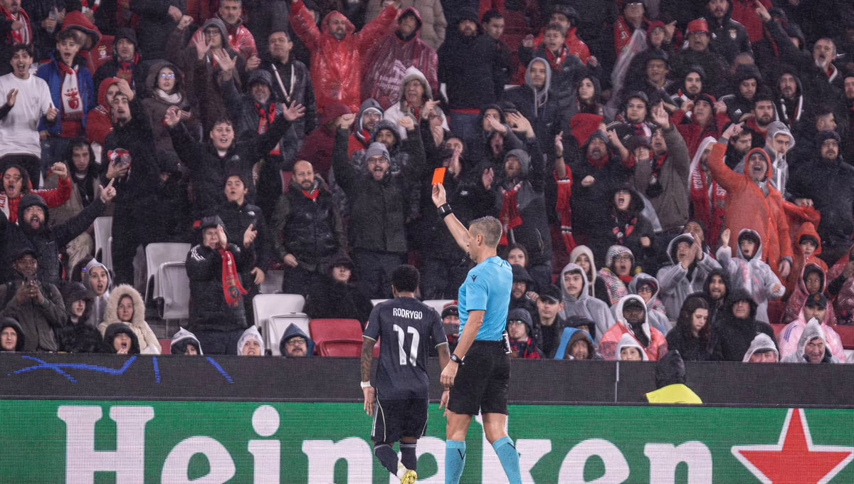 Rodrygo se expresa y se disculpa por su expulsión frente al Benfica: "No es así como actúo".