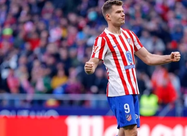 Atlético de Madrid, con Julián Álvarez como titular, triunfó sobre el Alavés en La Liga.
