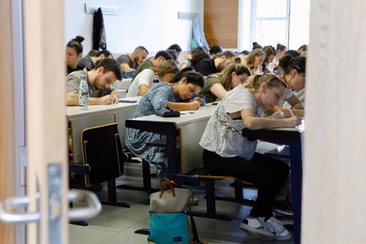 Baleares y la Comunidad Valenciana encabezan el interés en oposiciones, seguidas por Madrid y Cataluña | Educación | Economía