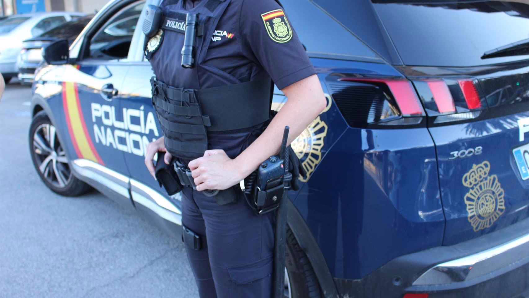 Una trabajadora del hogar y su esposo, arrestados en Vigo por sustraer más de 3.300 euros en objetos de valor.