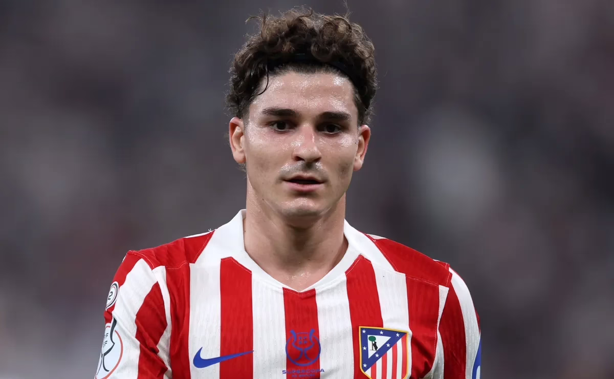 Julián Álvarez podría contar con un nuevo compañero proveniente del PSG.