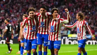 Julián Alvarez, Thiago Almada y Giuliano Simeone festejando los goles del Atlético de Madrid Julián Alvarez, Thiago Almada y Giuliano Simeone festejando los goles del Atlético de Madrid