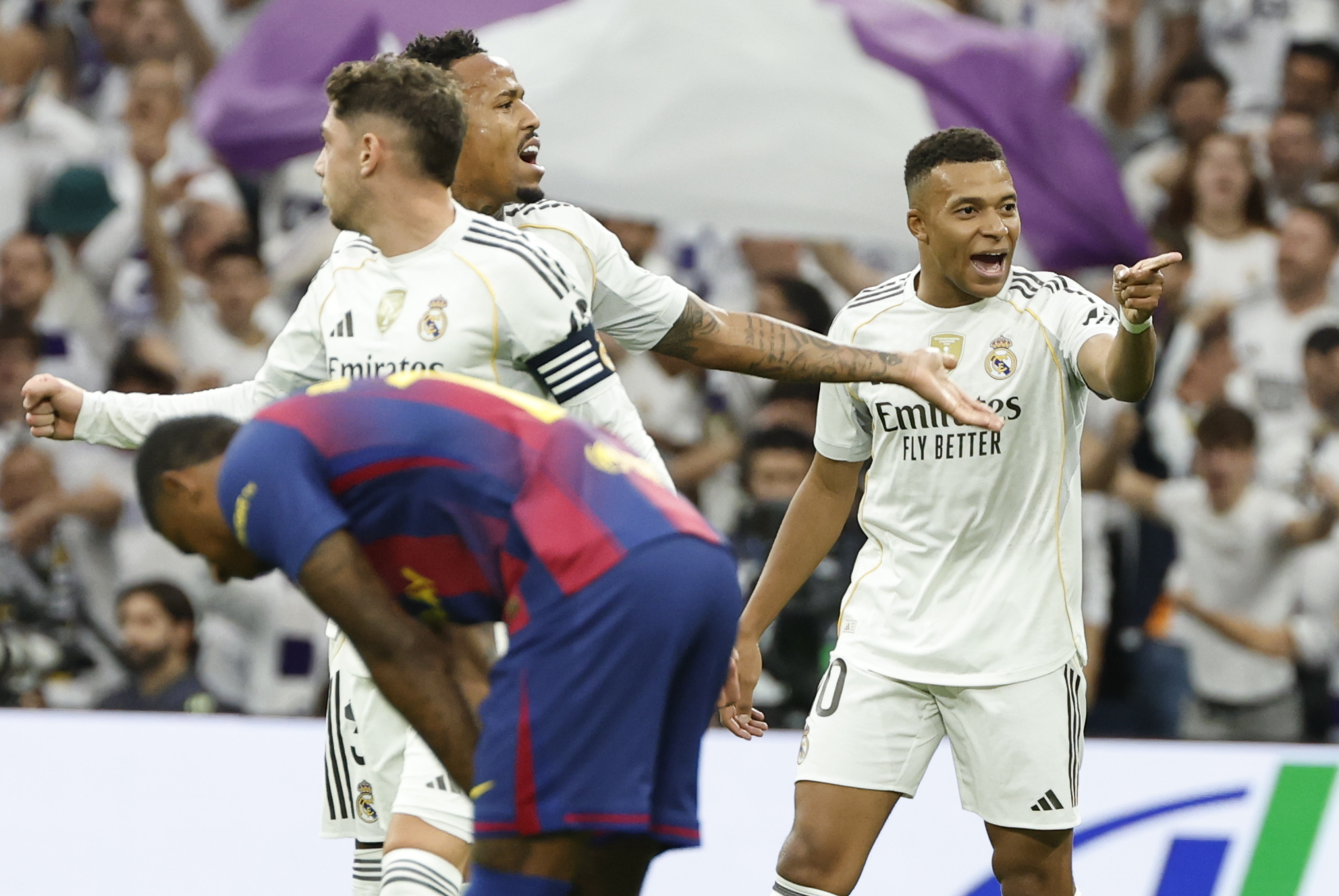 FC Barcelona y Real Madrid disputan el título de la Supercopa de España 2026.