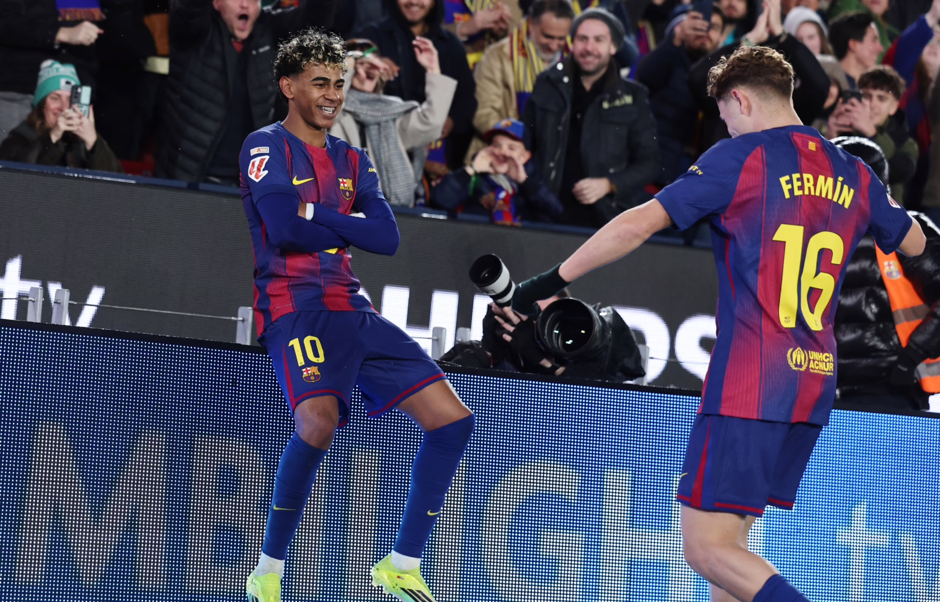 Barcelona derrotó 3-0 al Real Oviedo en el Camp Nou.