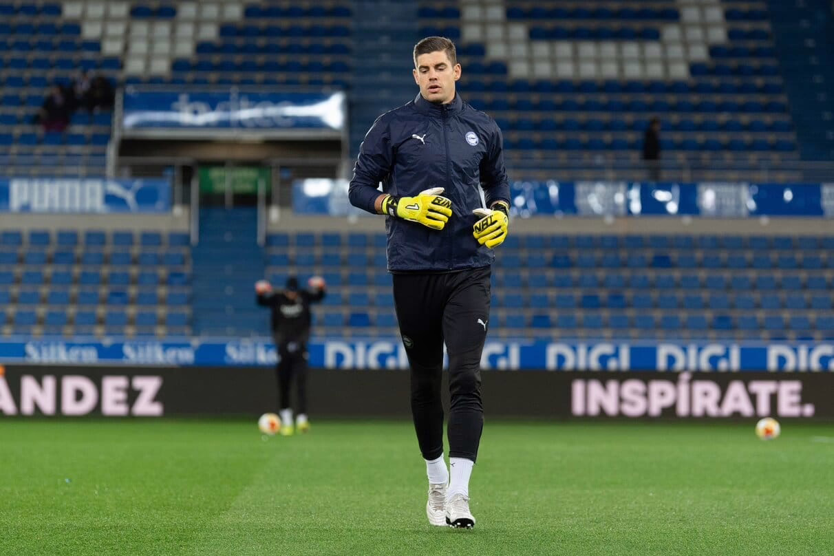 El Alavés refuerza su defensa y aspira a alcanzar grandes logros en la Copa.