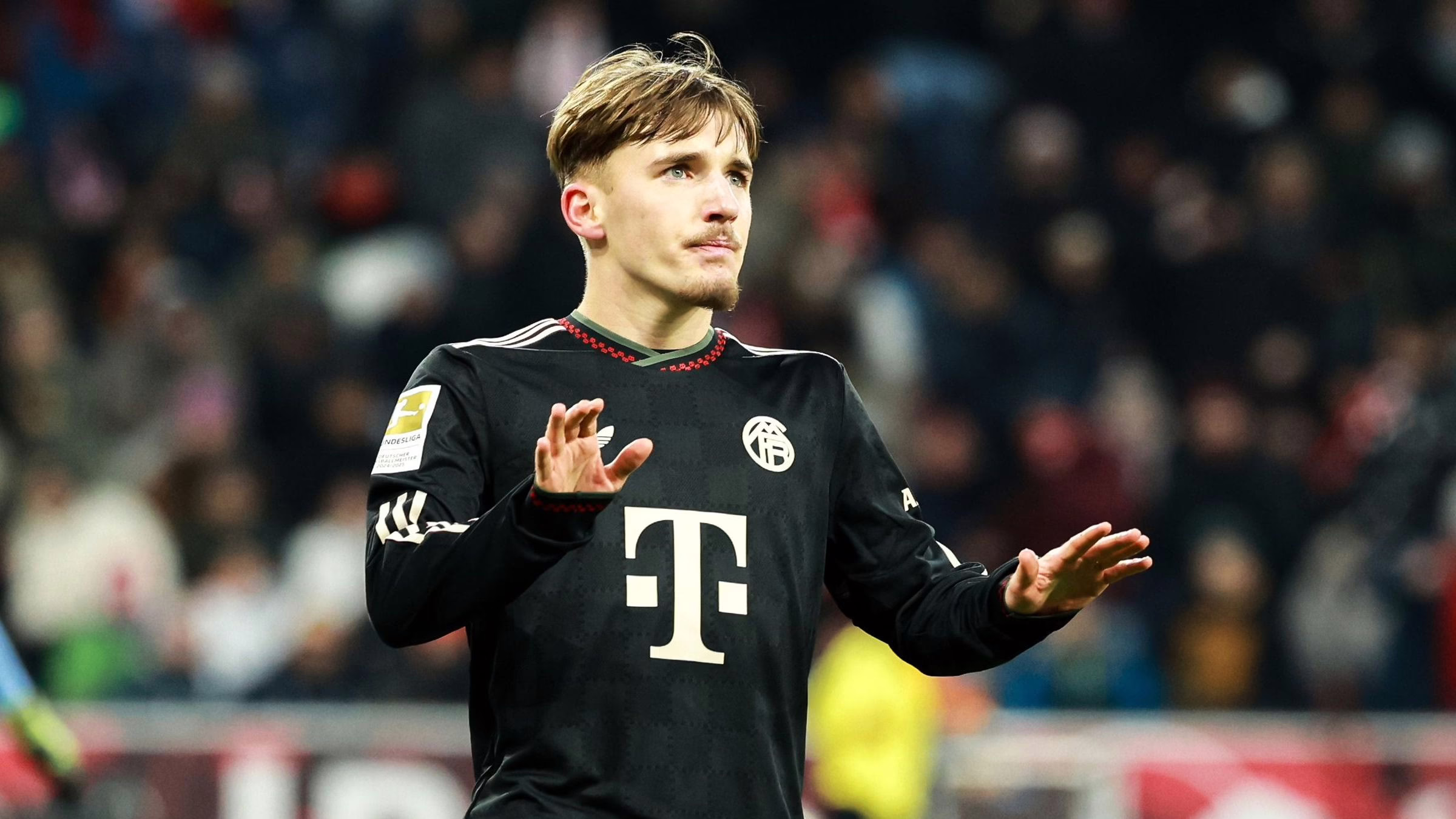 Lennart Karl pide disculpas a los directivos del Bayern Múnich por sus 'inoportunos' comentarios sobre la transferencia al Real Madrid, mientras que el joven de 17 años sigue brillando con un doblete en un amistoso.