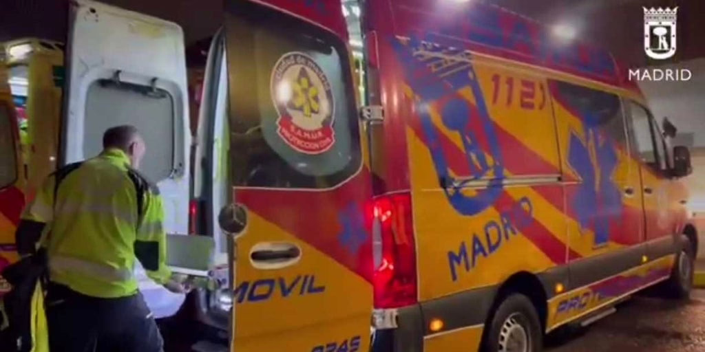 Un conductor se presenta tras evadir la escena de un atropello a una mujer en Usera, dejándola con heridas graves.