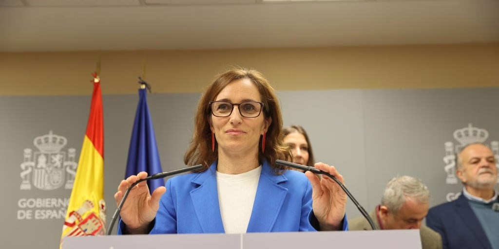 Mónica García desatiende la preocupación de los médicos y finaliza el Estatuto Marco con otros sindicatos.