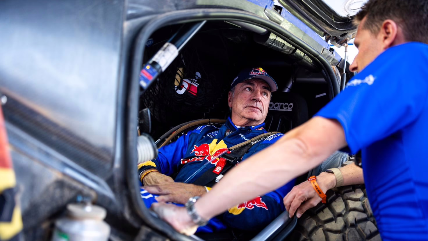 La FIA impone una sanción a Sainz que lo obliga a pagar.