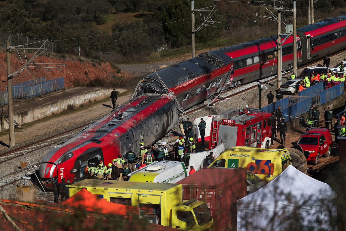 Noticia de último minuto sobre el accidente ferroviario en Adamuz, Córdoba | La cifra de fallecidos en el descarrilamiento de tren en Adamuz asciende a 39 | España