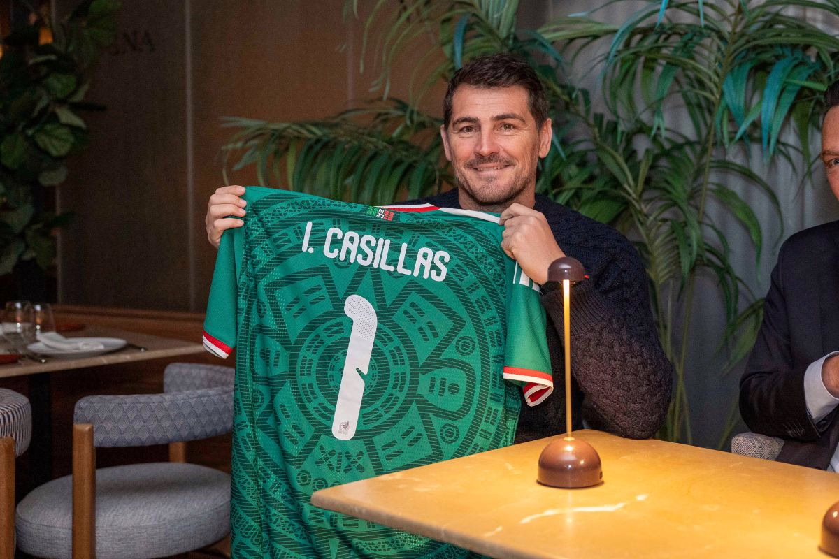 Iker Casillas, ícono del Real Madrid, podría ofrecer una conferencia en Querétaro en 2026.