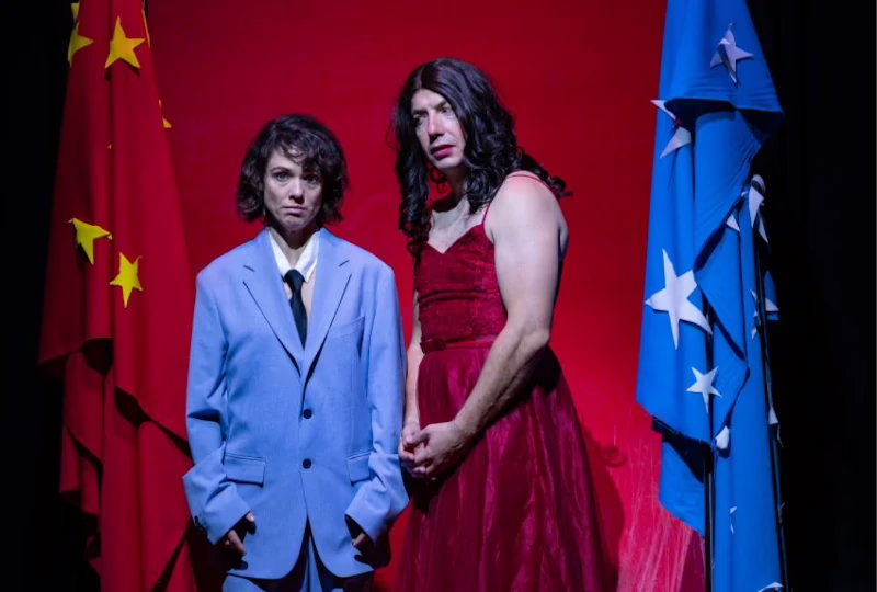 Isa y Javi: romance en el contexto del neoliberalismo en el Teatro del Barrio.