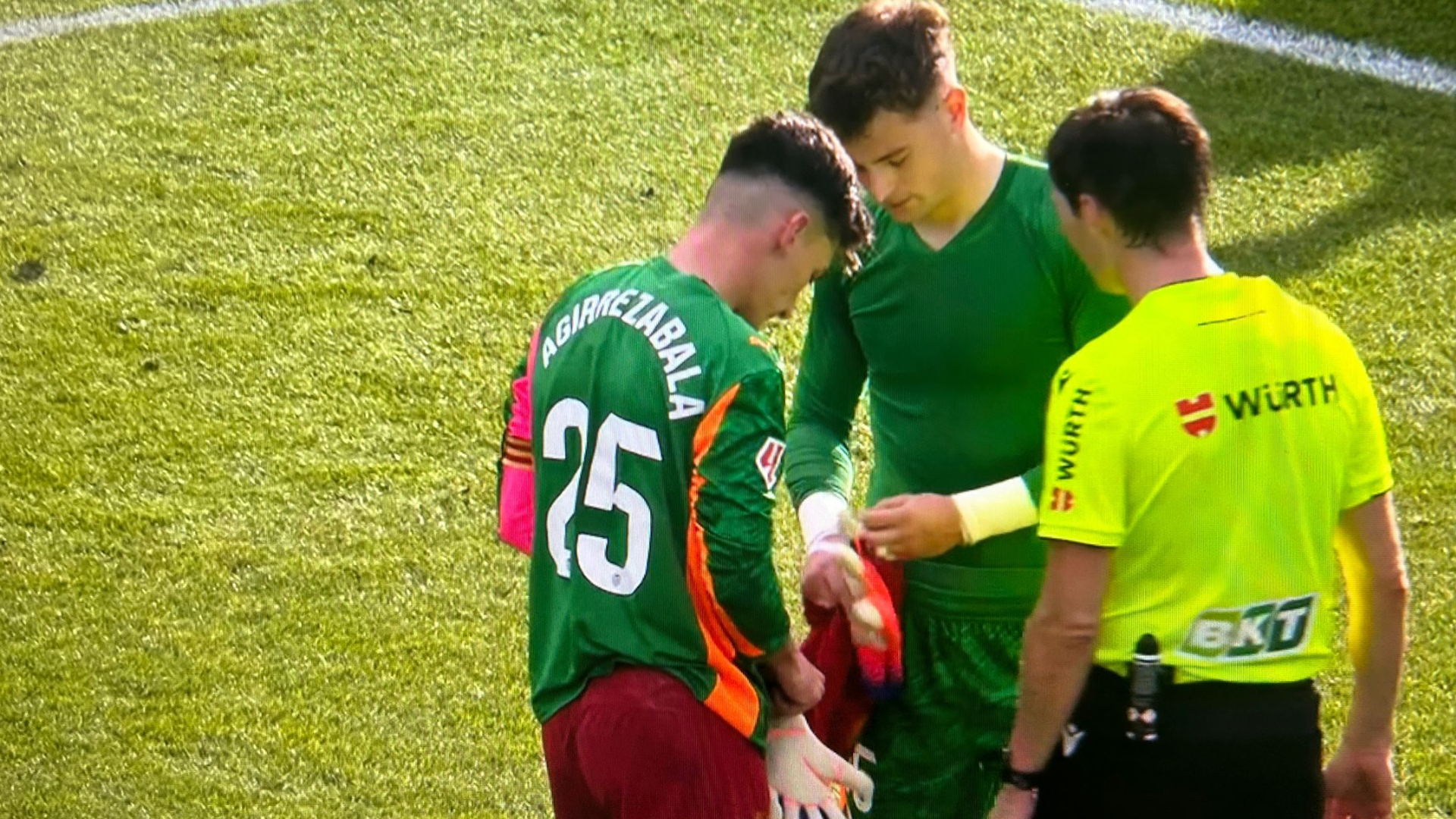 Agirrezabala pone los guantes a Pepelu