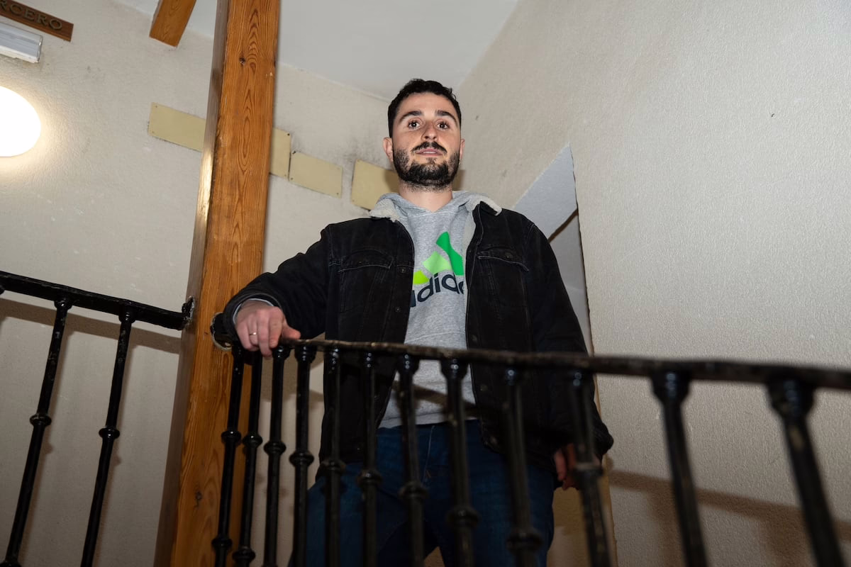 Carlos, un inquilino desalojado: pagar el triple en su barrio o trasladarse a 35 kilómetros por el mismo costo | Noticias de Madrid