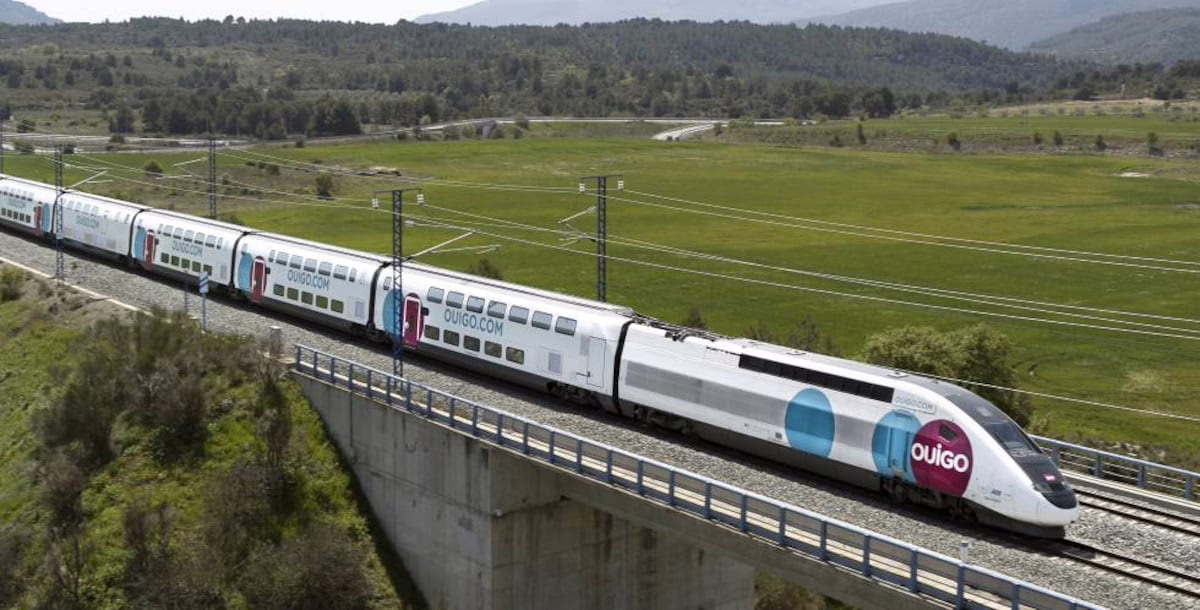 Adif reduce a 160 km/h el límite de velocidad en casi el 25% de la ruta Madrid-Barcelona | Economía