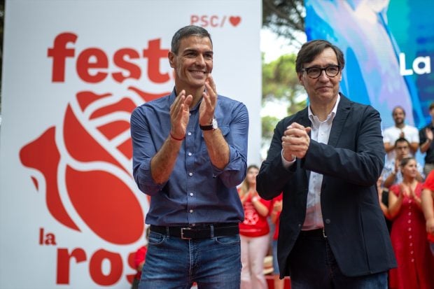 El presidente del Gobierno, Pedro Sánchez (i) y el presidente de la Generalitat de Cataluña.
