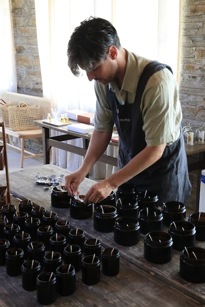 Eleven People aromas