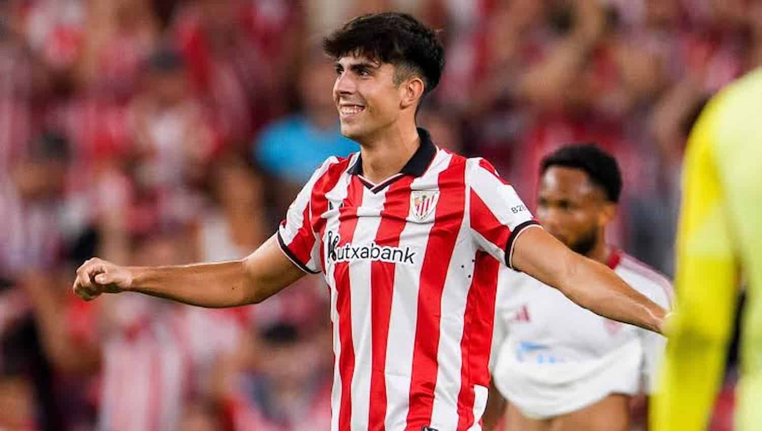 Alejandro Rego durante un partido con el Athletic Club, protegido por un plan de cargas de Valverde