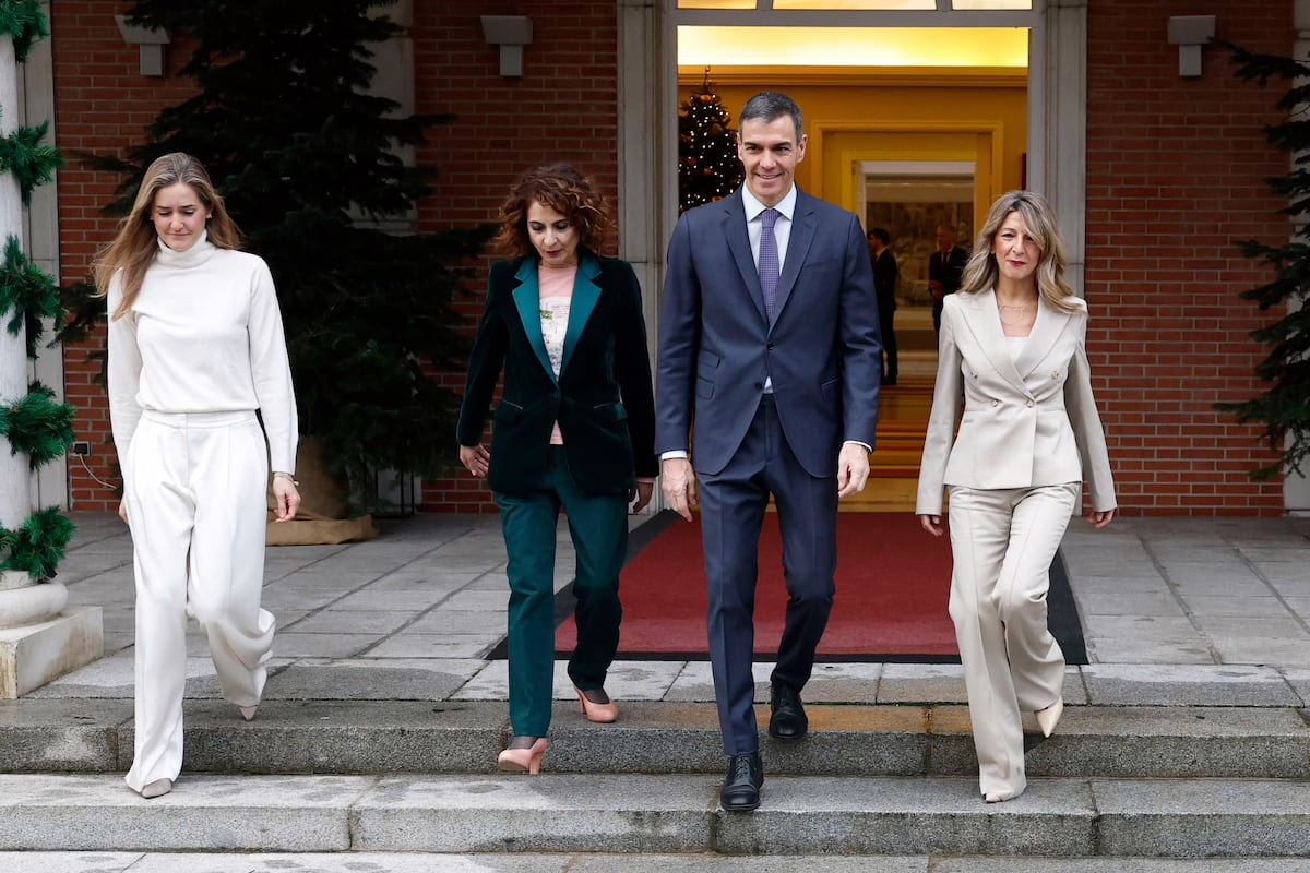 Sánchez se desplaza a París descontento con Macron y otros líderes europeos por su falta de firmeza ante Trump.