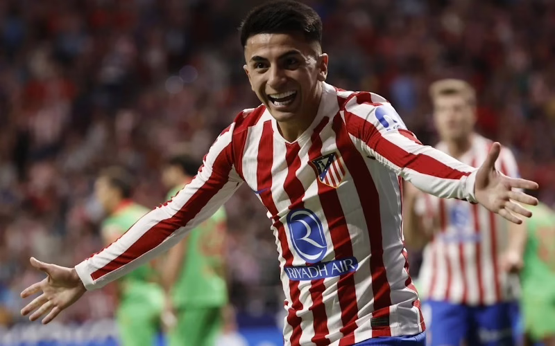 Thiago Almada niega su traspaso al Atlético de Madrid.