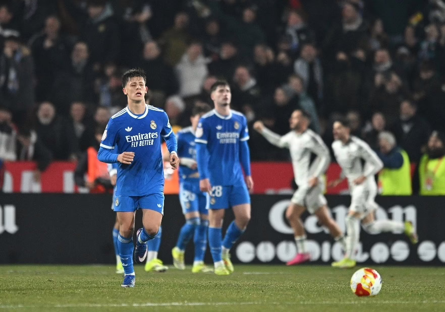 Real Madrid se enfrenta a Levante en una nueva fecha de La Liga Española.