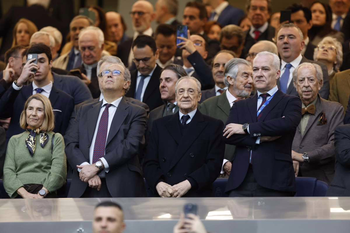 Real Madrid - Levante en vivo hoy: abucheos hacia Florentino Pérez, "fuera, fuera" y pañuelos en las gradas.