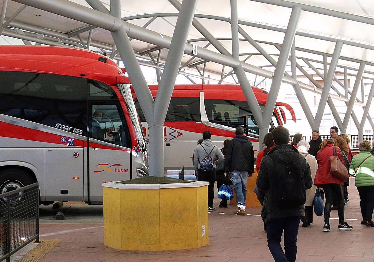 Los pasajeros de autobuses Avanza denuncian repetidas fallas que obstaculizan su llegada a Madrid.