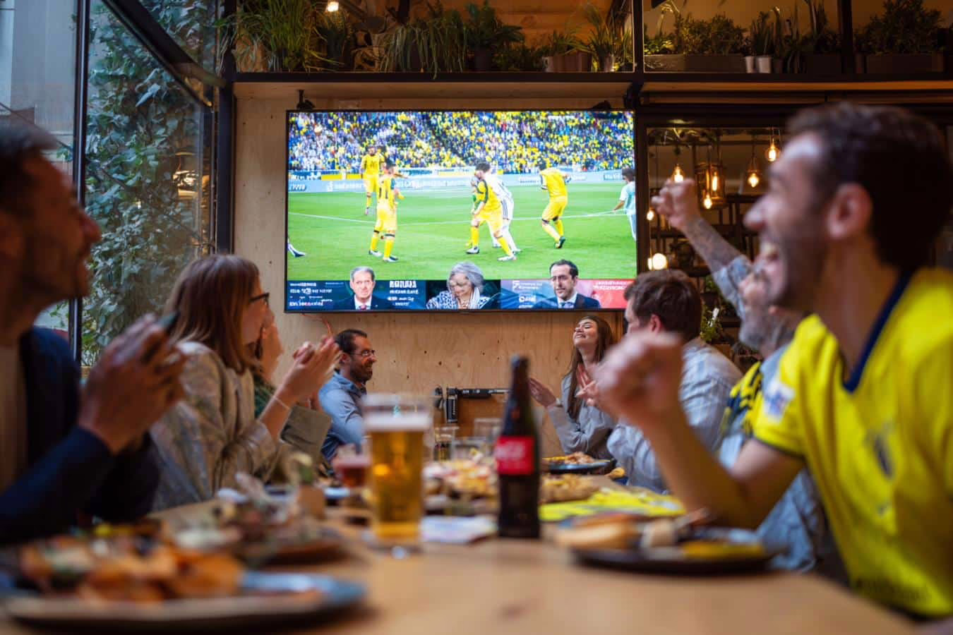Confrontación intensa entre Villarreal y Real Madrid: posibilidades de liderato, opciones de streaming, canal de televisión y alineaciones.