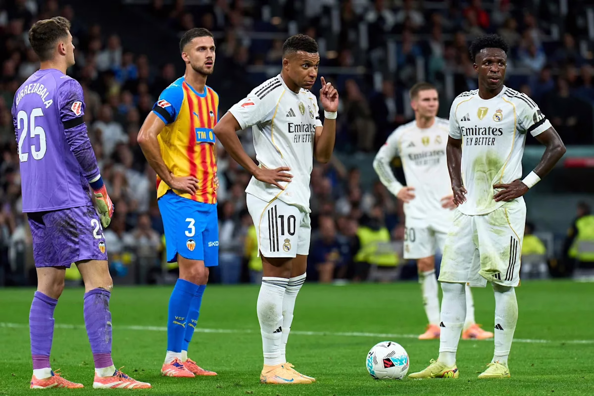 La grandiosa figura del Real Madrid exhibió señales alentadoras antes del enfrentamiento con el Atlético de Madrid, pero la institución opta por no arriesgarse.