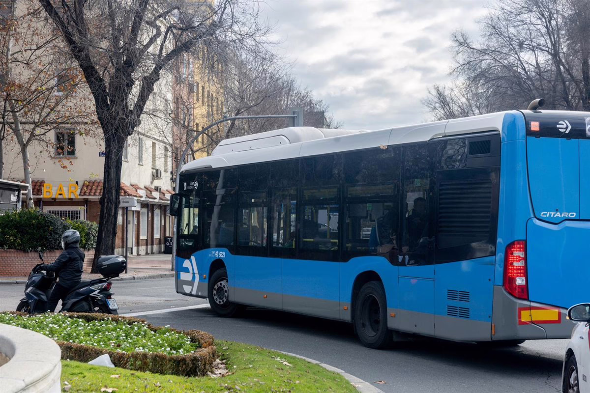 El número de usuarios de la EMT en Madrid creció un 6,6% en noviembre, mientras que los viajeros del Metro incrementaron un 1,3%.