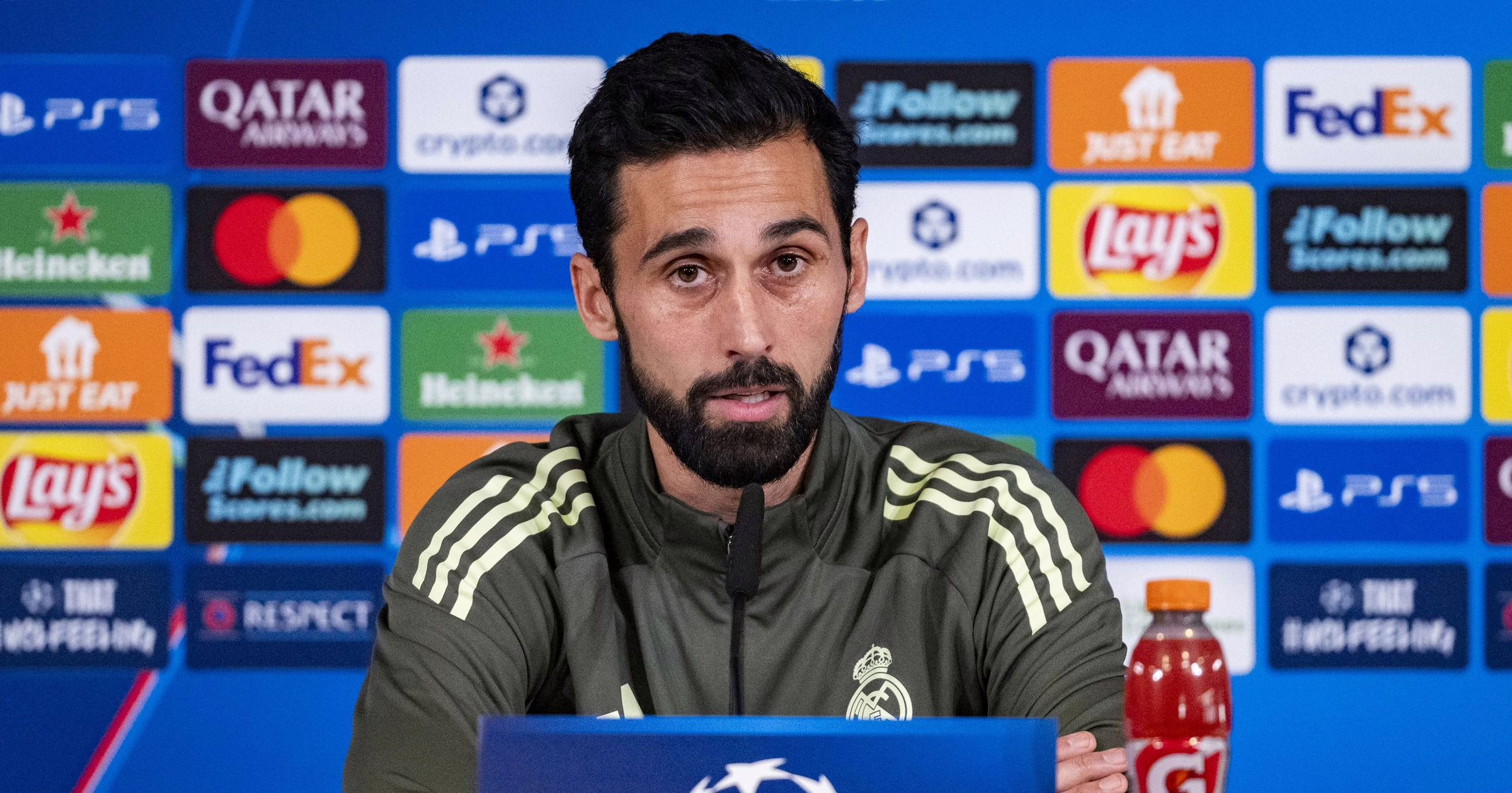 Arbeloa elogia a Mourinho antes del duelo Benfica-Real Madrid en la Champions League: "Cuentan con el líder ideal".