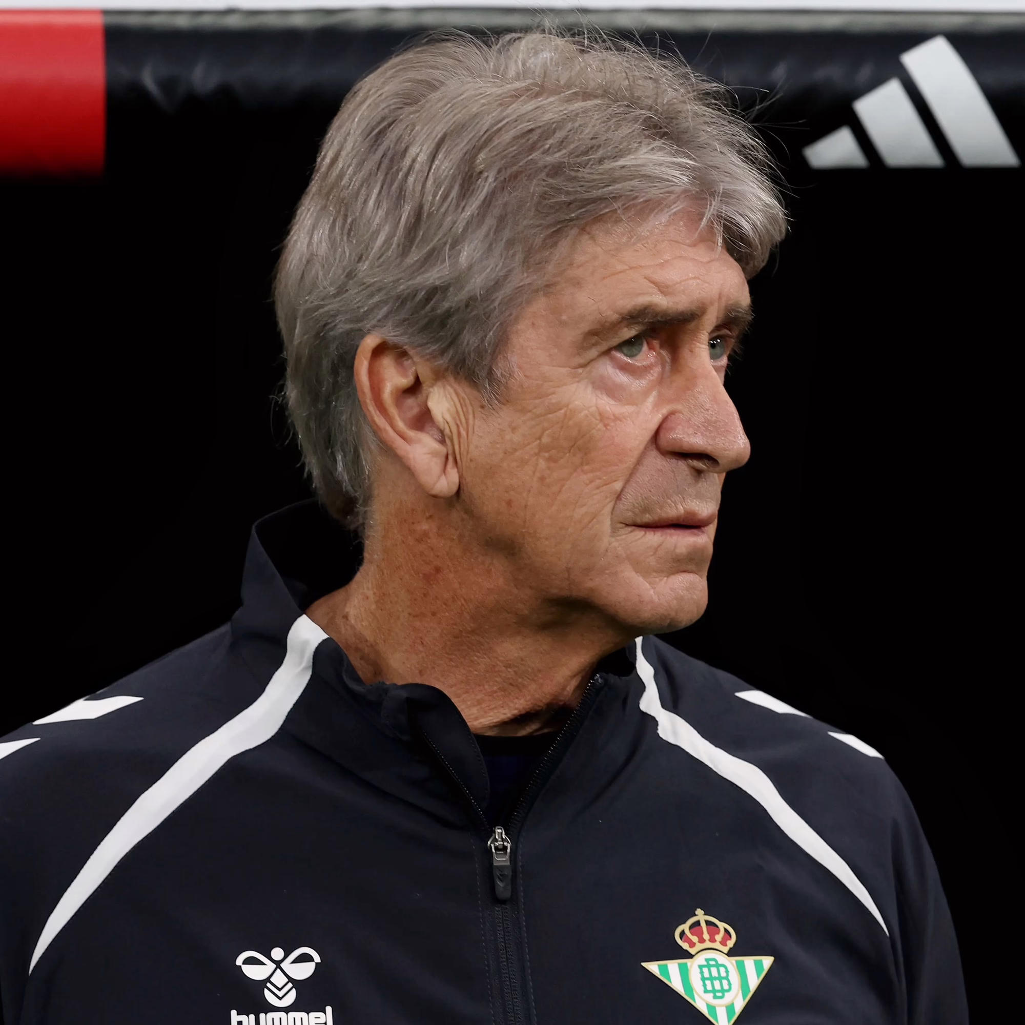 Manuel Pellegrini cuestiona la administración del Real Madrid tras la salida de Xabi Alonso.