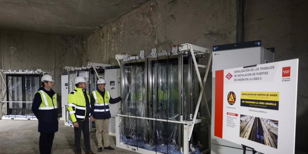 Comienza la instalación de puertas de andén en la Línea 6 del Metro en Legazpi.