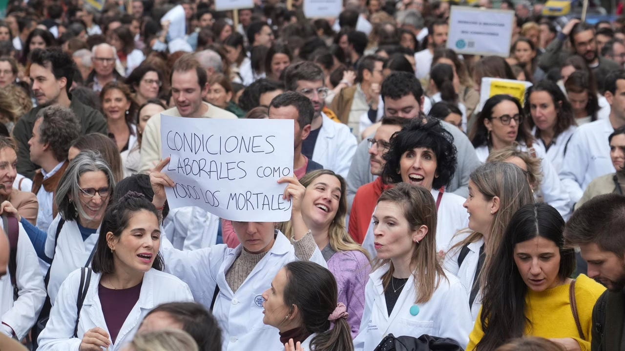 Médicos anuncian una huelga nacional indefinida que comenzará el 16 de febrero.