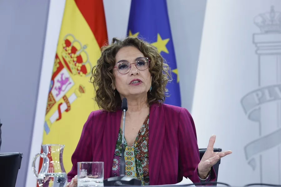 La Hacienda sugiere transferir a las comunidades autónomas el 55% del IRPF y el 56,5% del IVA.
