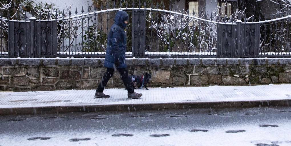 Alertas de la Aemet sobre nevadas inminentes en Madrid: "Baja la cota de nieve"