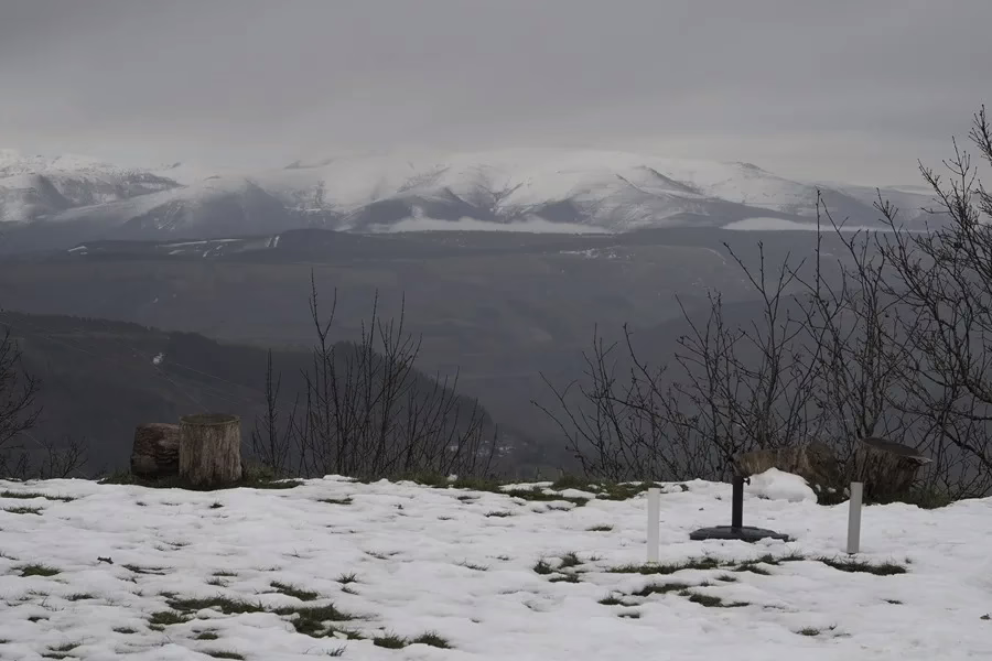 Trece rutas impactadas por nieve y hielo.