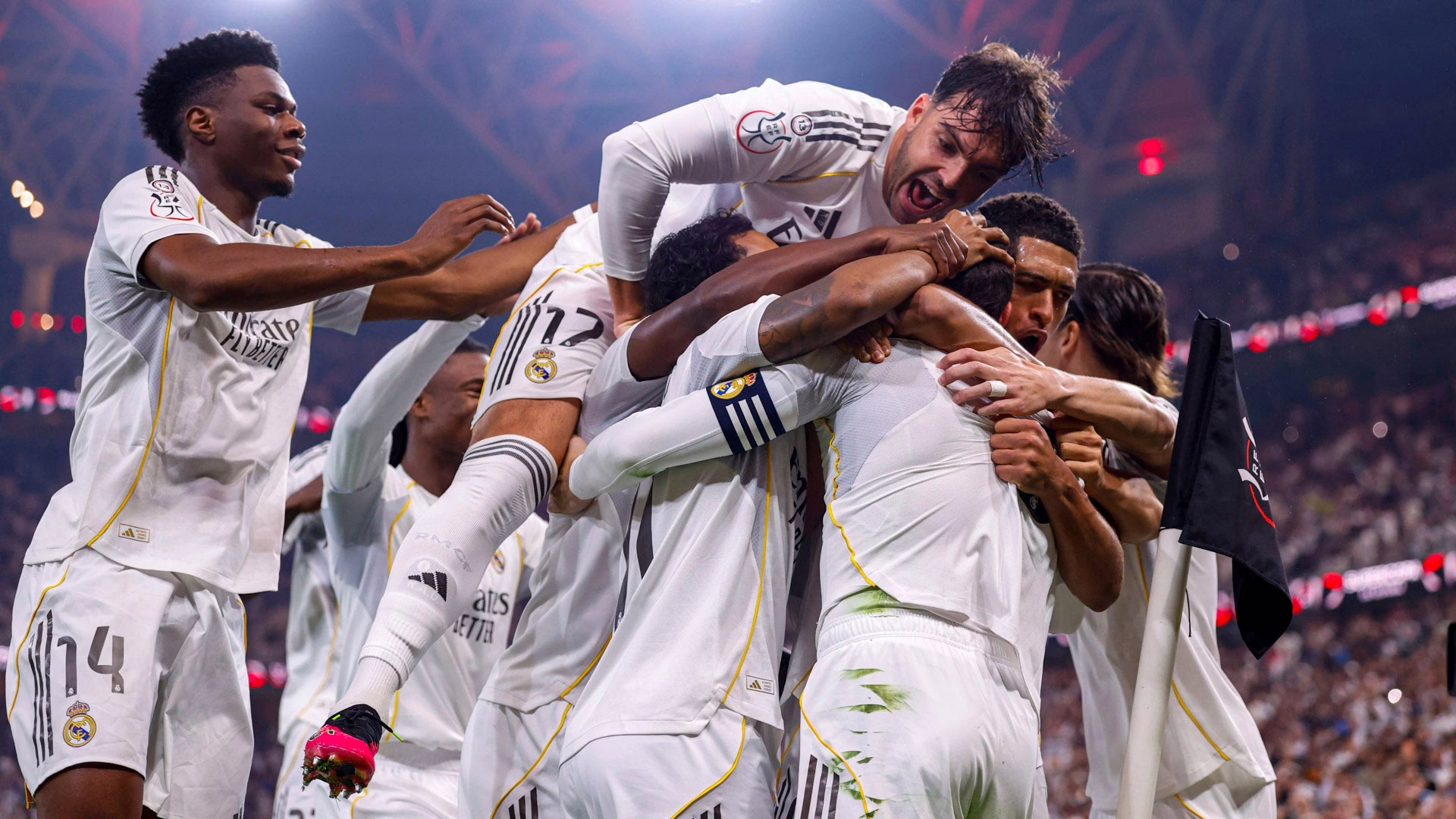 Real Madrid se impuso en el clásico y se enfrentará a Barcelona en la final.