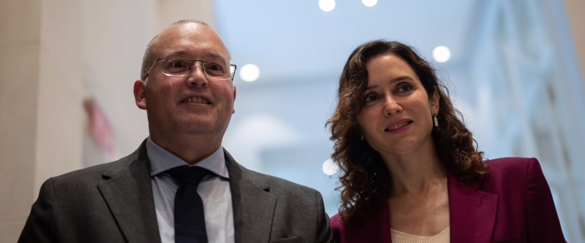 Adoptan teorías conspirativas y acusan a Moncloa de "esconder información" sobre el accidente.