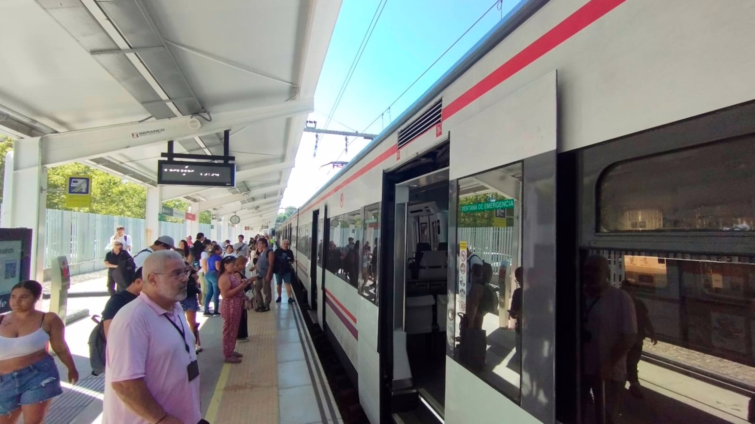 Problemas concurrentes saturan el sur y redirigen pasajeros al MetroSur.
