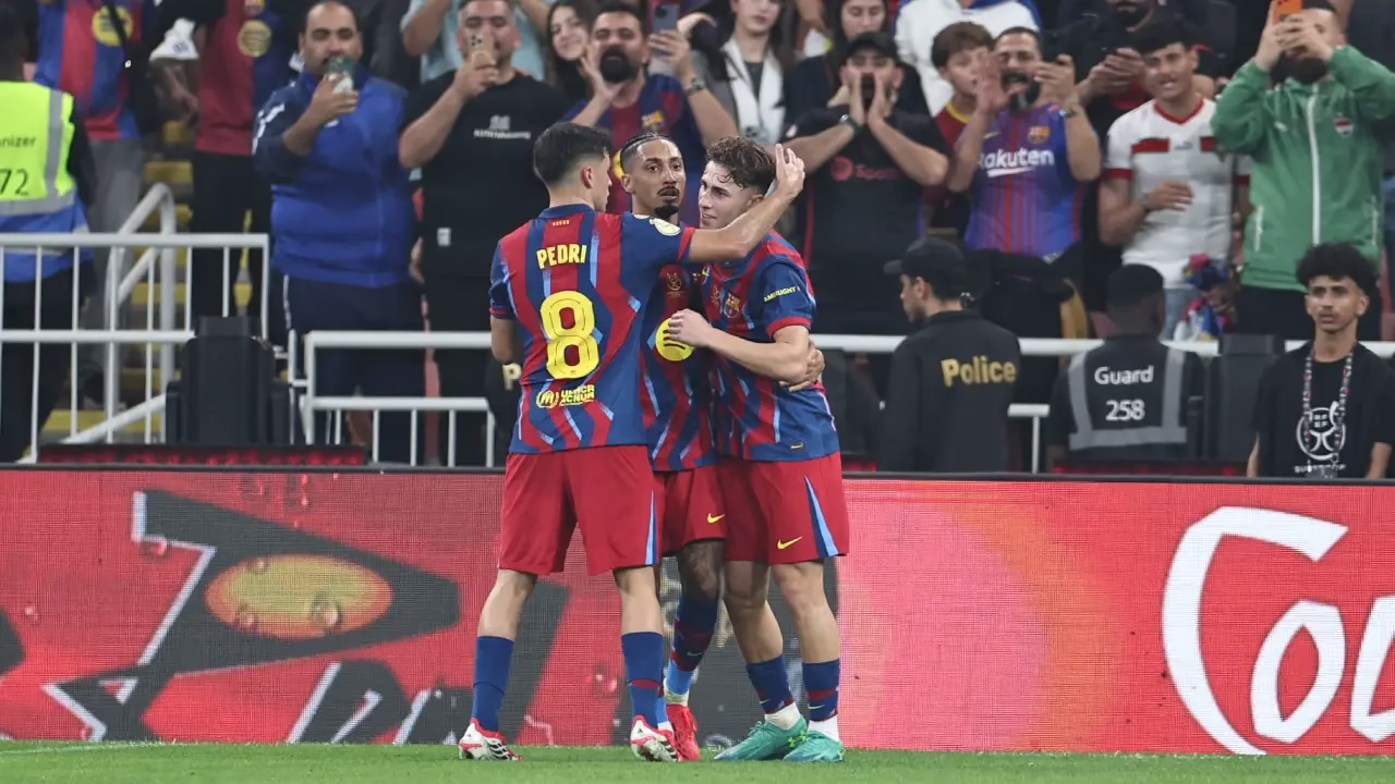 Barcelona avanza a la final de la Supercopa de España tras vencer 5-0 al Athletic.