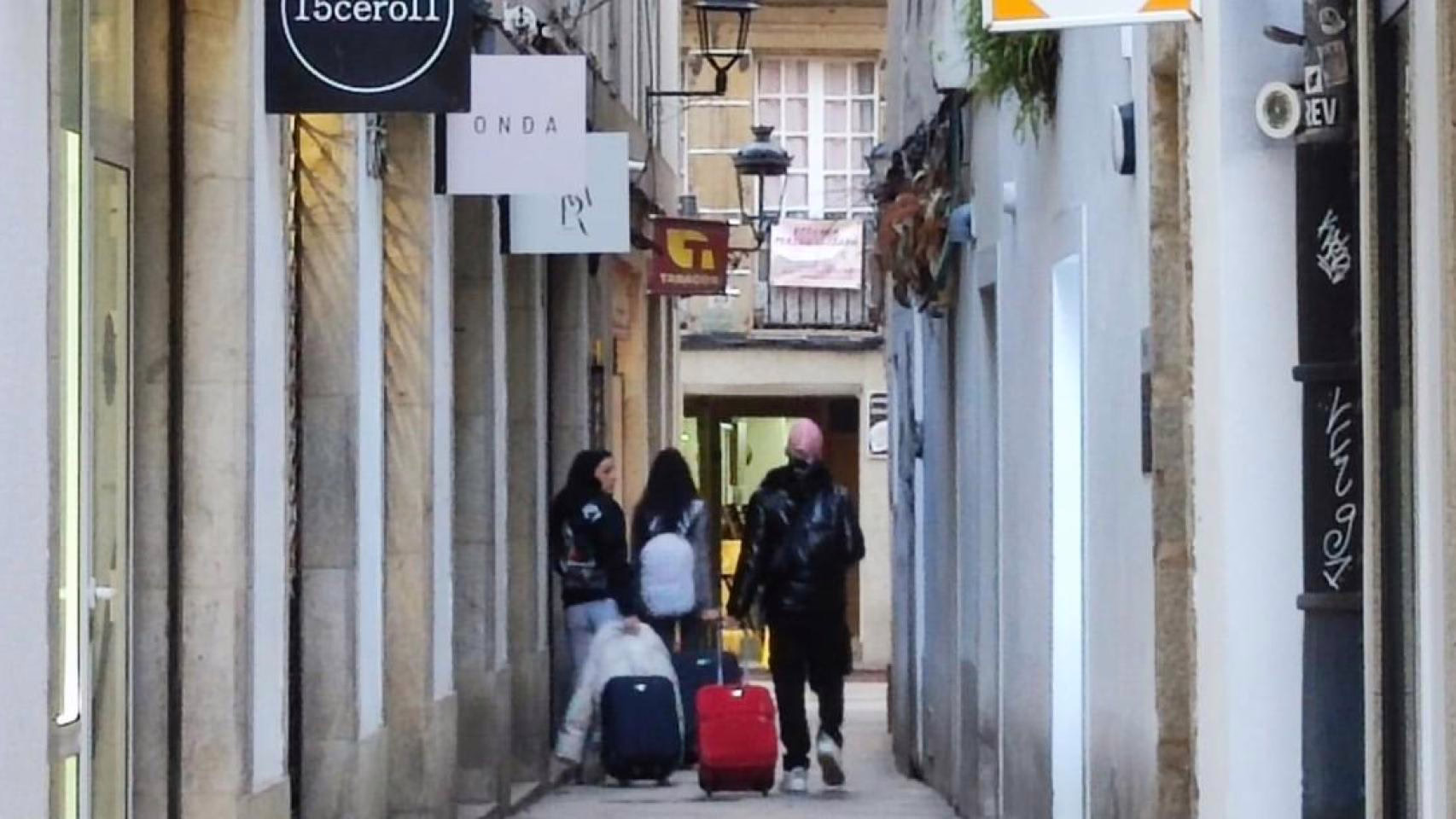 Vivienda solicita a las plataformas eliminar 3.829 anuncios de alojamientos turísticos irregulares en Galicia.