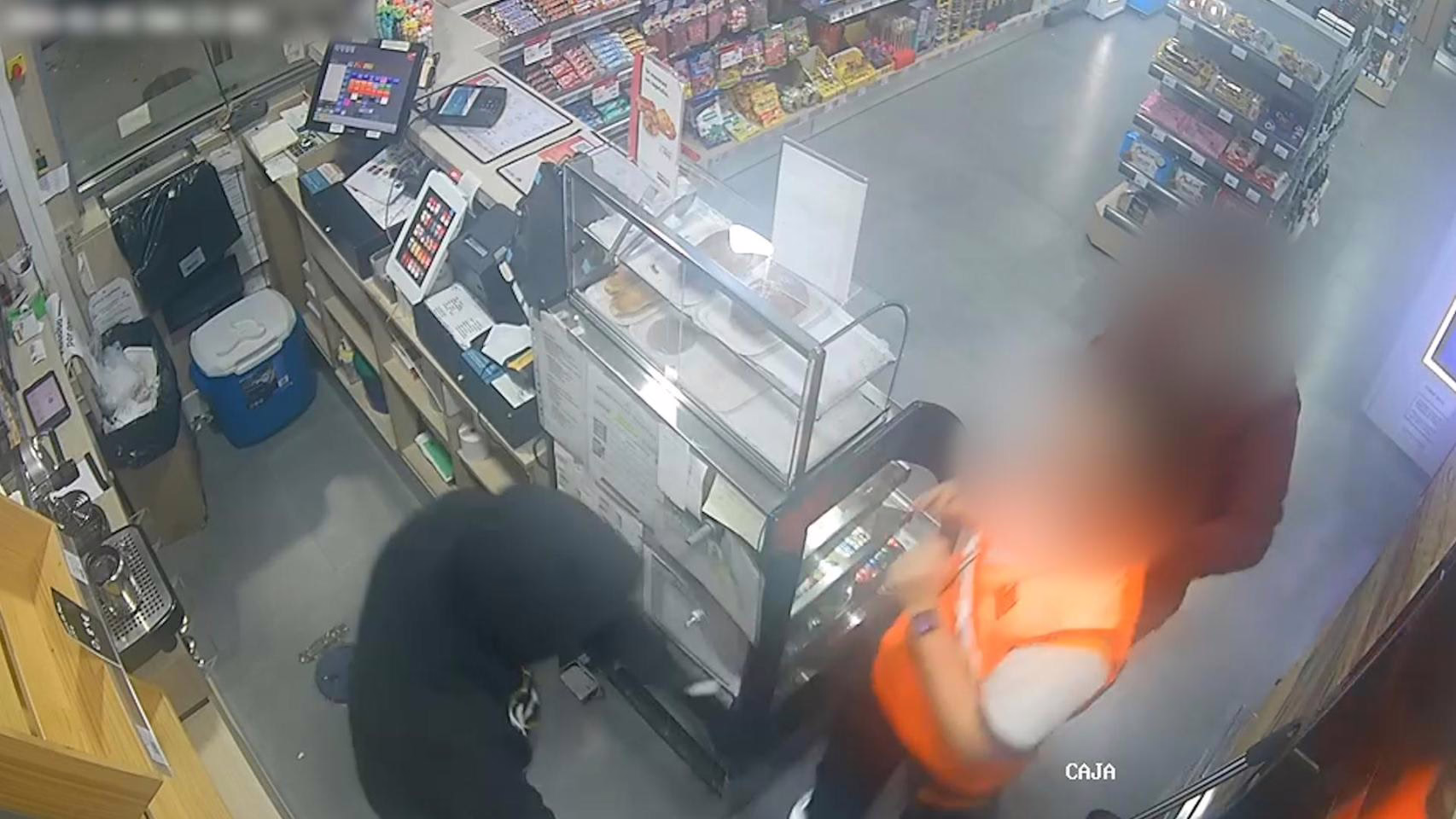 Dos arrestados por asalto con cuchillo en una gasolinera de Azuqueca de Henares.