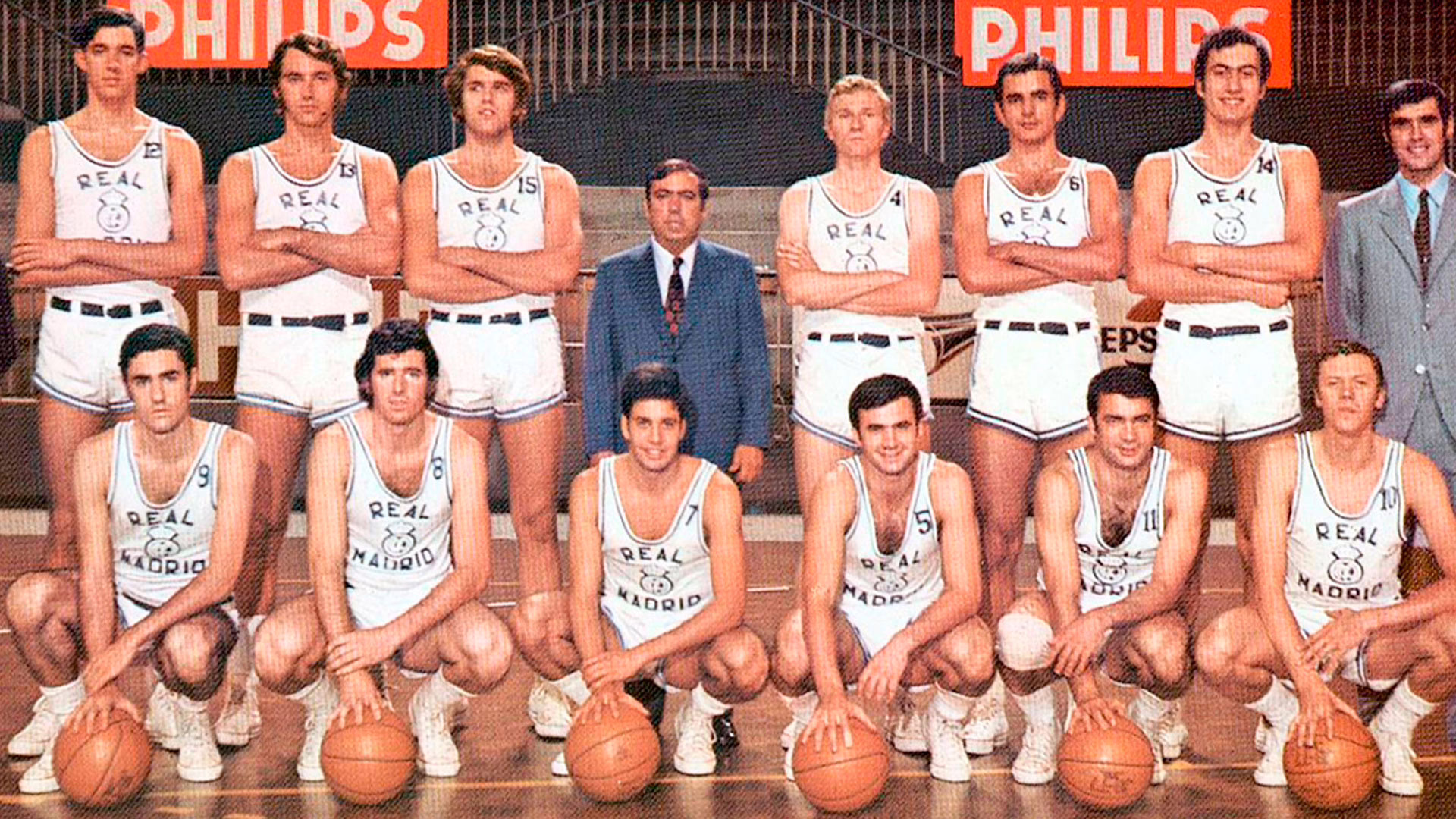 Se celebran 54 años de la 14ª temporada de la Liga de baloncesto.