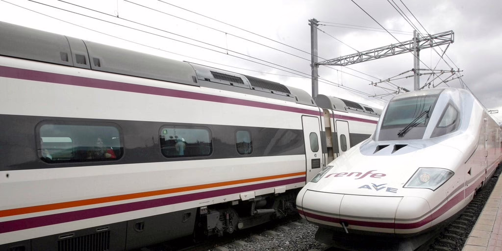 Renfe cancela los tres últimos trenes entre Madrid y Barcelona por solicitud de Adif.