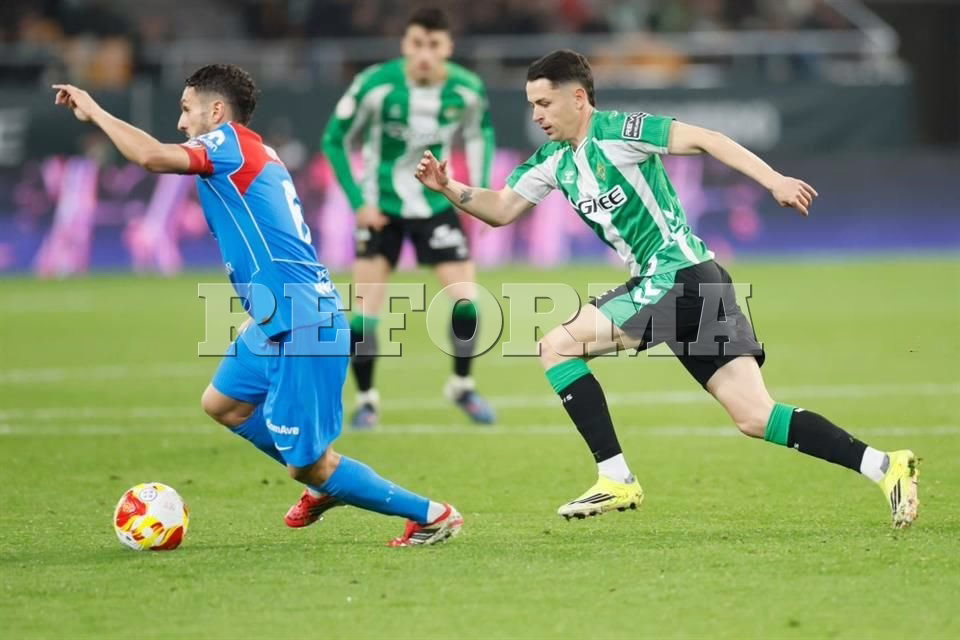 Atlético de Madrid somete al Betis; Fidalgo y Obed hacen su debut.