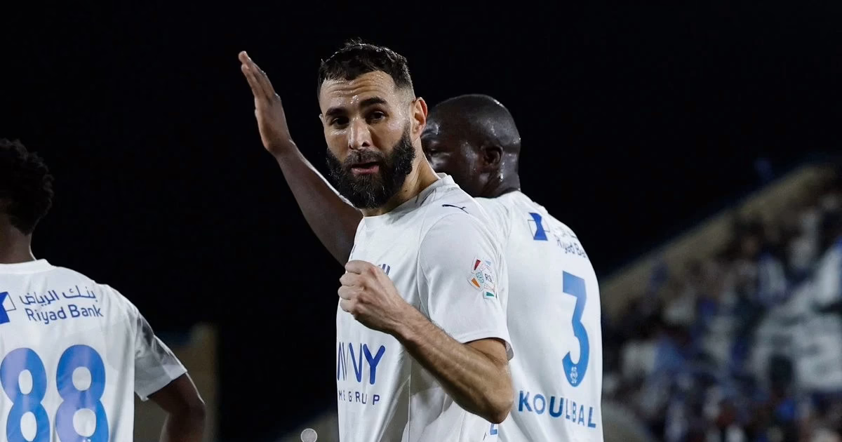 Karim Benzema consiguió un triplete en su primer partido con el Al Hilal.